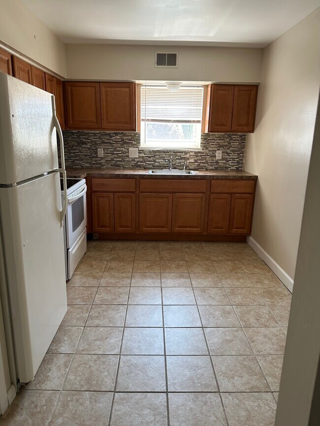 Building Photo - 1000 Chestnut St