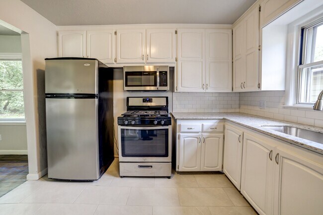 Building Photo - 1618 S Ash Pl