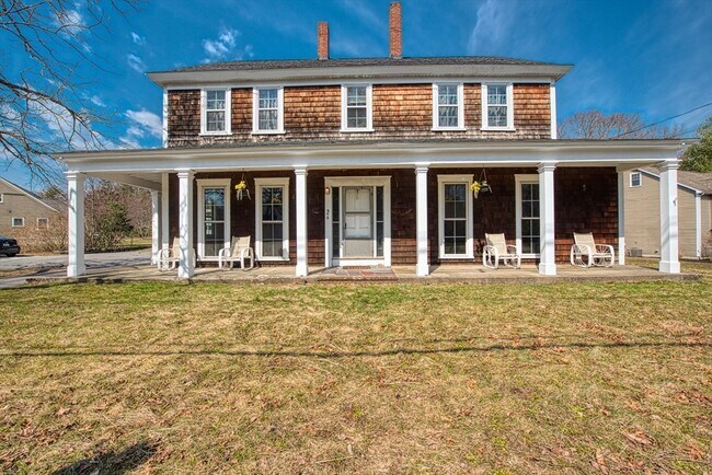 Building Photo - 970 N Main St