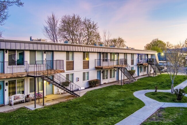 Building Photo - The Katmai Apartments