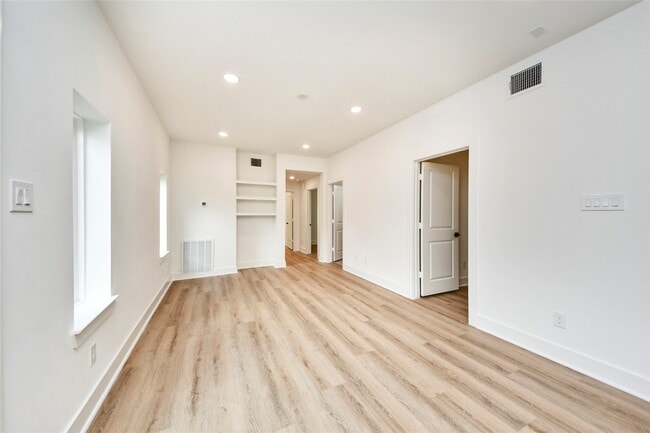 Building Photo - 934 South Ln