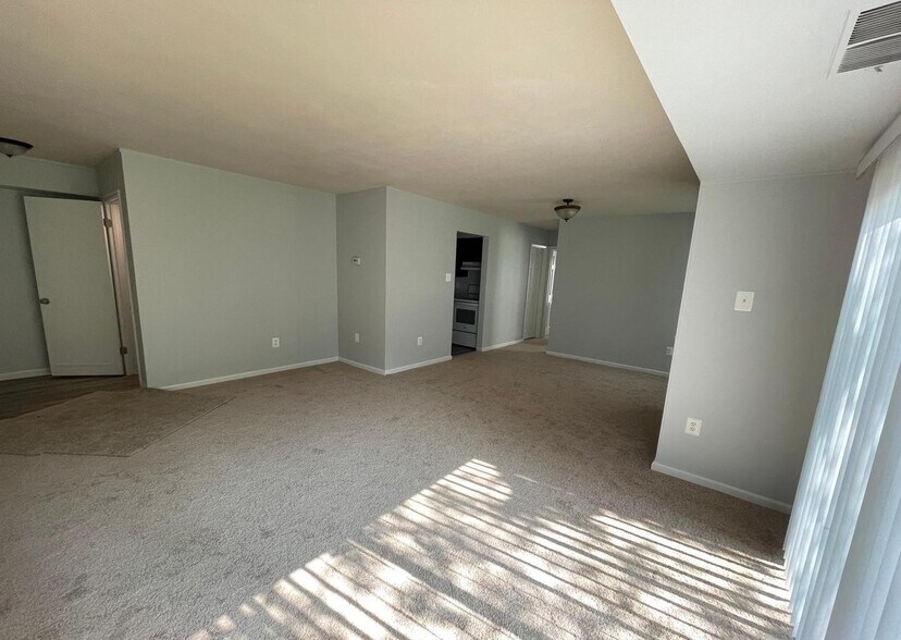 Building Photo - 8867 Rollright Ct