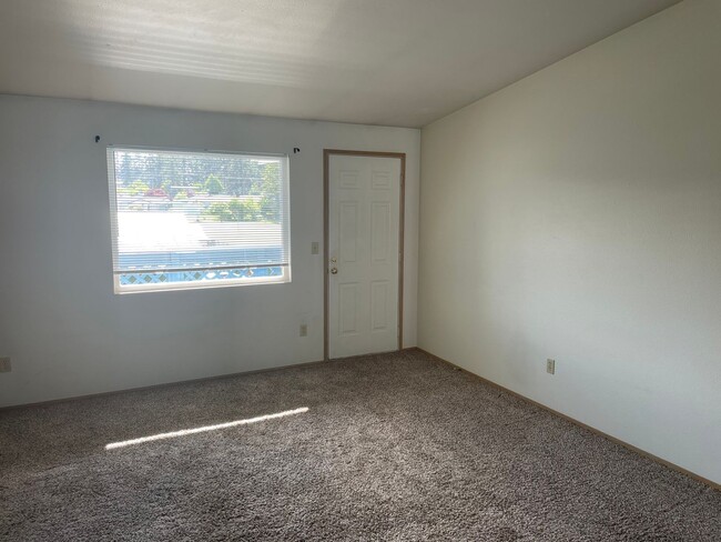 Building Photo - Oversized 3 Bedroom Condo Near NAS Whidbey...