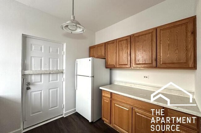 Building Photo - 3627 W Dickens Ave