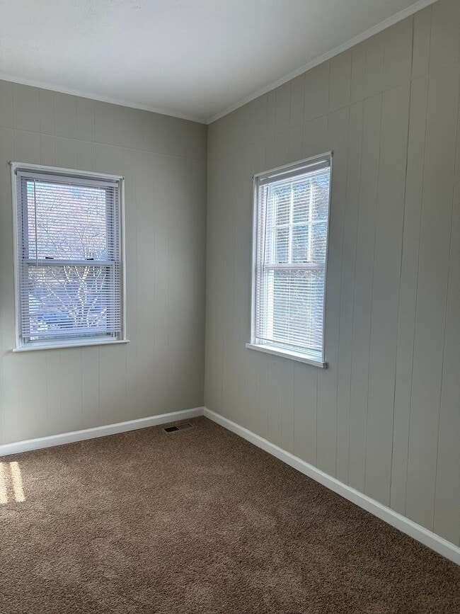 Building Photo - Spacious Renovated Home! Den Space & Bonus Recreation Room in Basement! Central Air! W/D! 2 Car G...