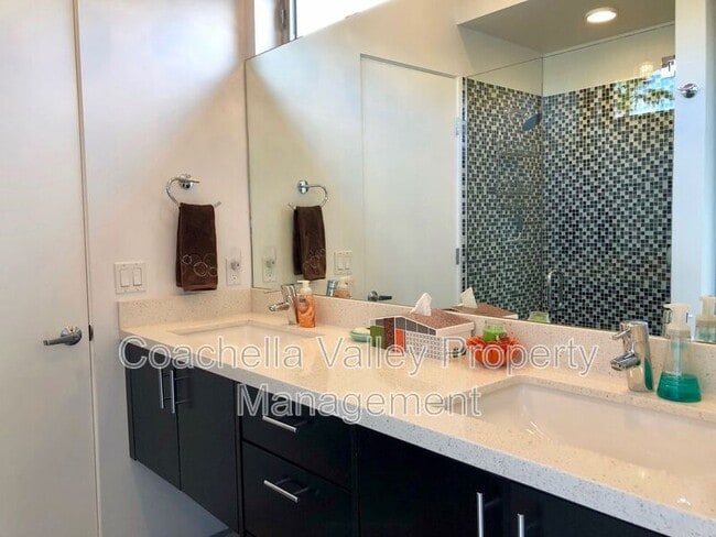 Building Photo - 2706 Alexander Club Dr