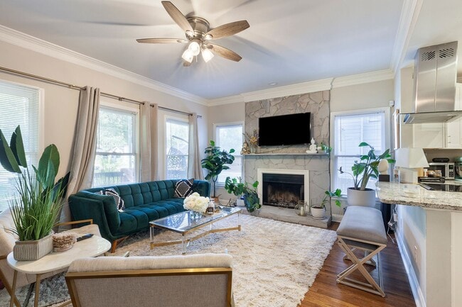 Building Photo - Beautifully Updated Two-Story 3/2.5 w/ Hug...