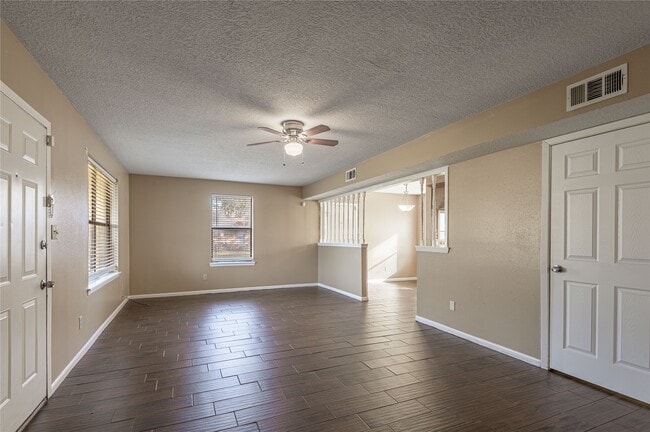 Building Photo - 39 Wire Rd Loop