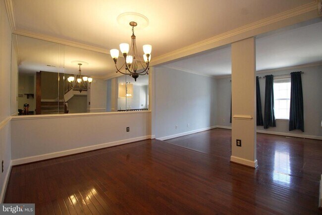 Building Photo - 8027 Merry Oaks Ct