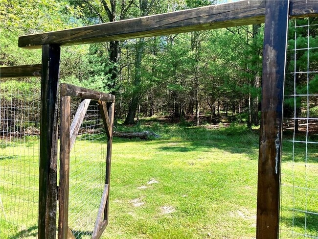 Building Photo - 283 Lake View Dr