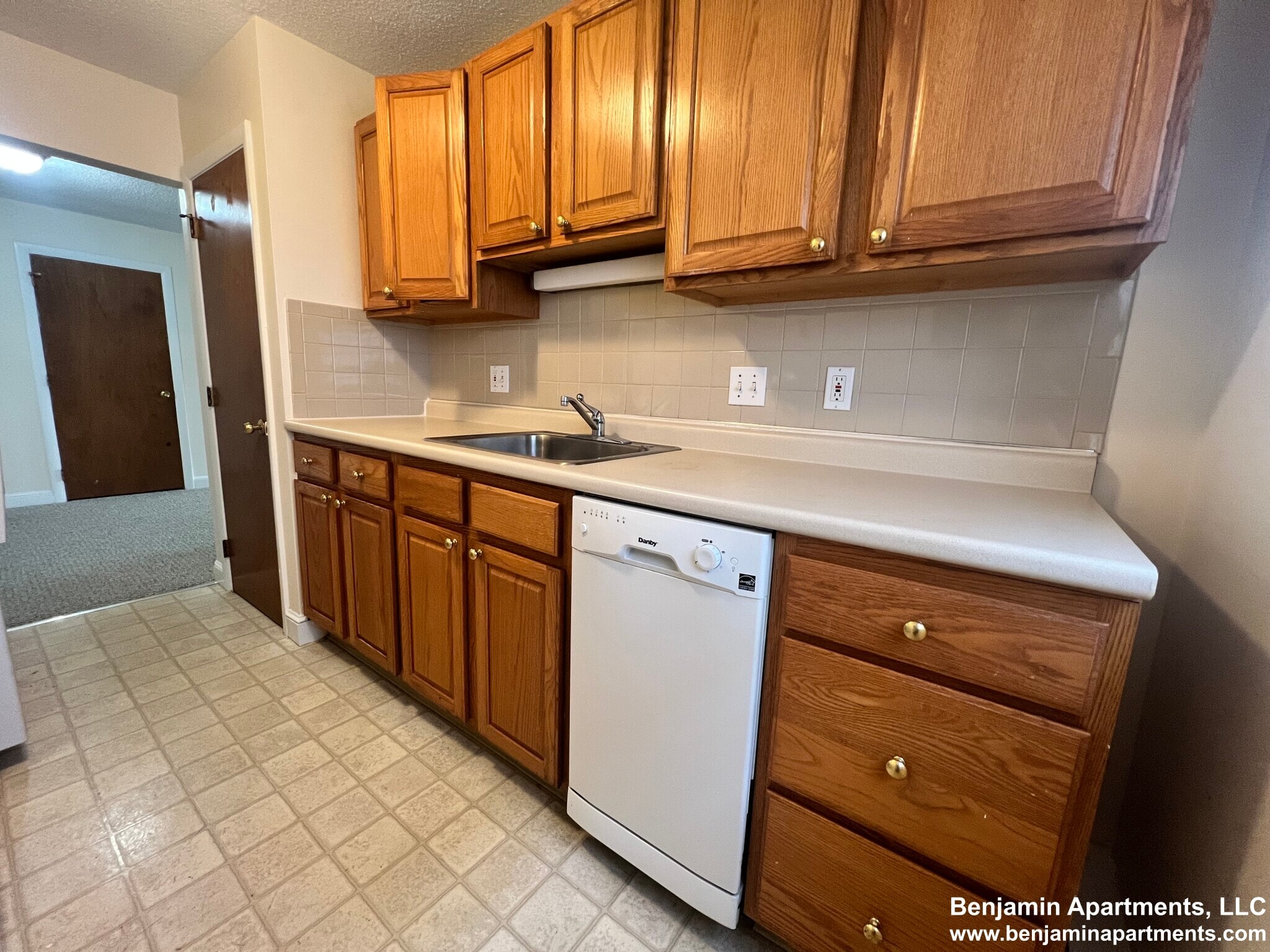 Building Photo - 11 Brattle Dr