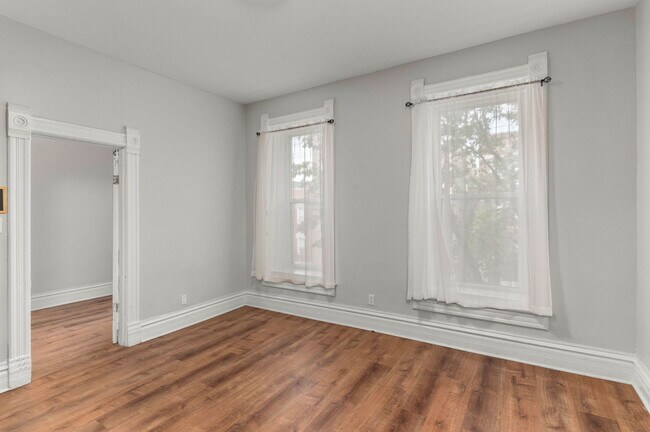 Building Photo - 2139 W Chicago Ave