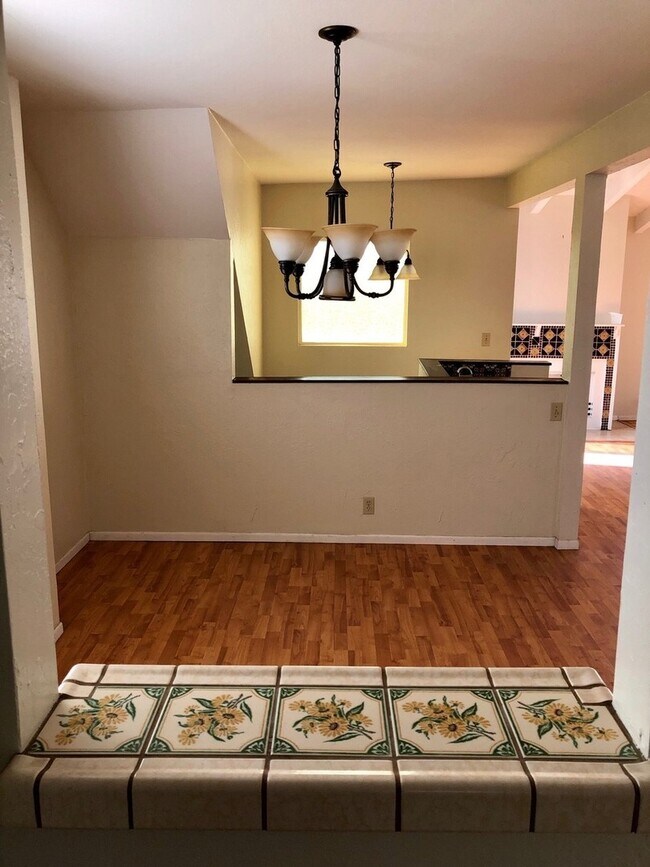 Building Photo - Pierpont Beach Home