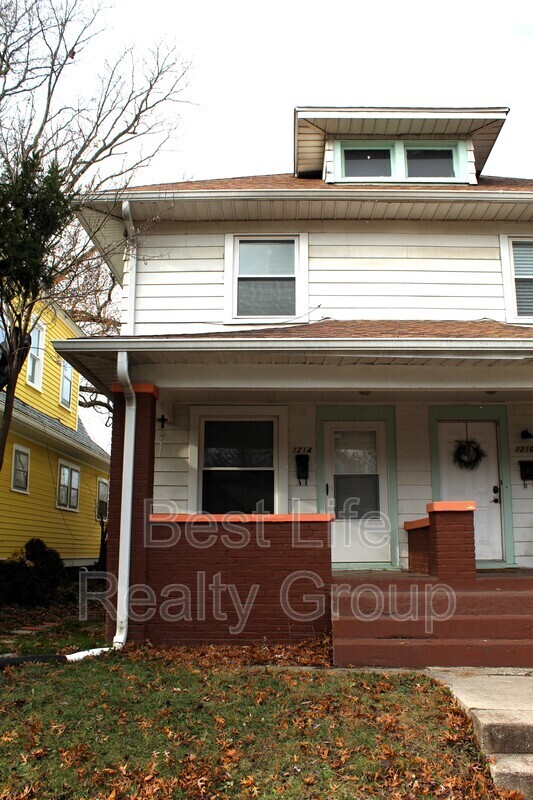 Primary Photo - 1214 N Oakland Ave