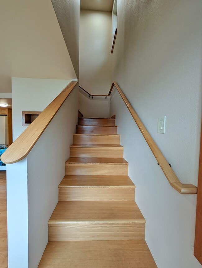 Building Photo - Unfurnished Auke Bay Home, 3BD+Den, 2BA, H...