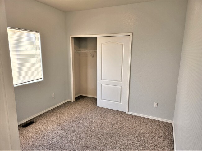 Building Photo - 796 Ridgebury Pl