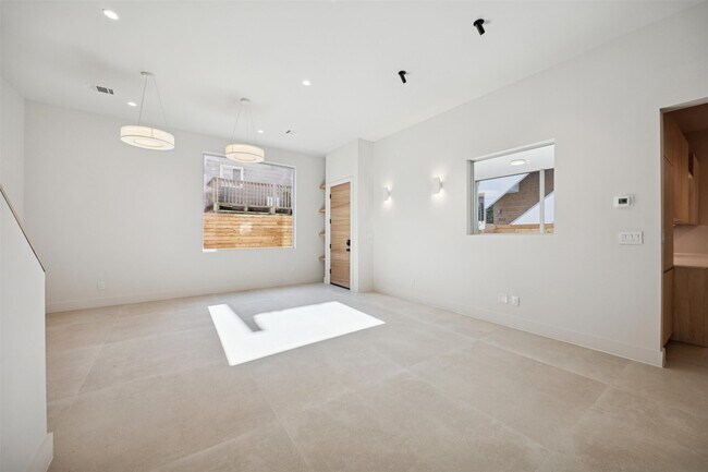 Building Photo - 3514 Mt Vernon St