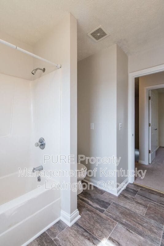 Building Photo - 304 Pigeon Ct