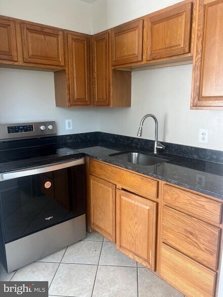 Building Photo - 2330 Glendale Terrace