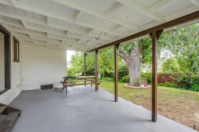 Building Photo - Charming Fully Remodeled 3-Bedroom Home in...