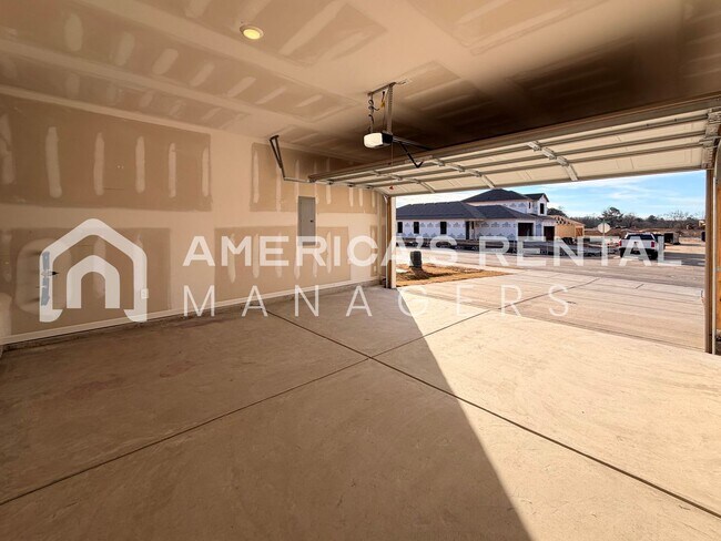 Building Photo - Spacious 4-Bedroom Home with Upstairs Loft!