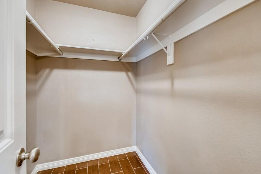 Building Photo - 713 Rike St