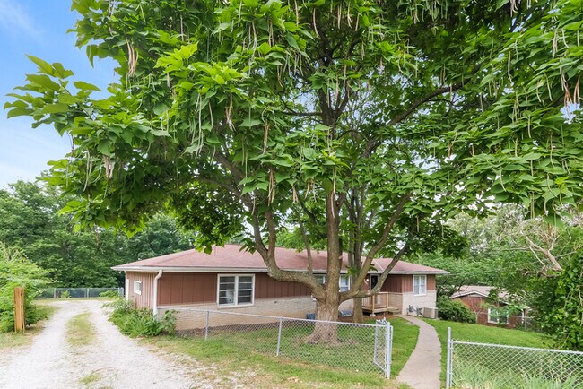 Building Photo - Adorable 3 Bedroom Ranch