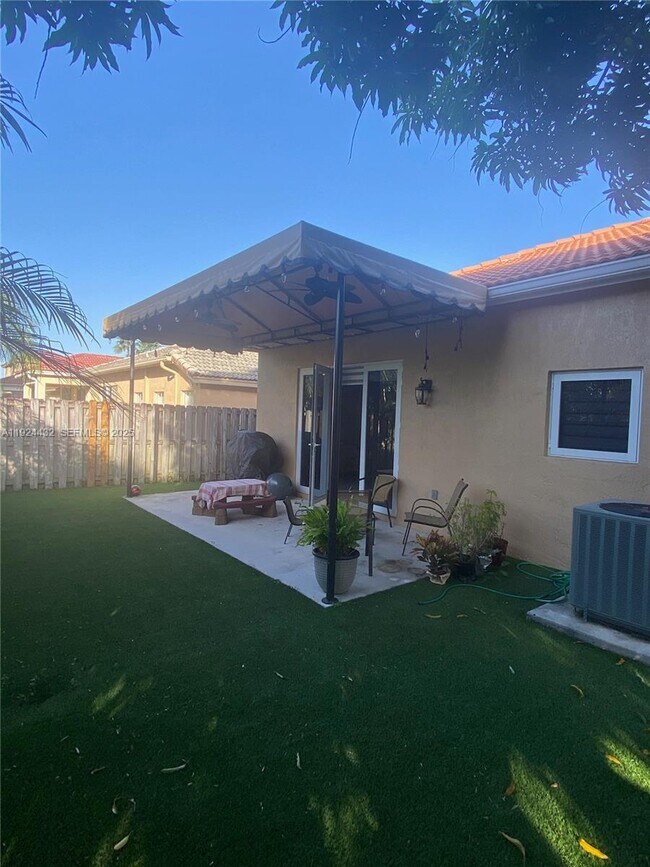 Building Photo - 14046 S Cypress Cove Cir