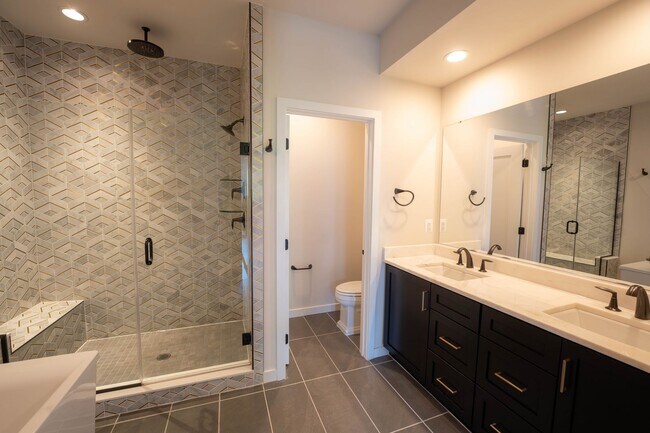 Building Photo - Luxury Reston Rental