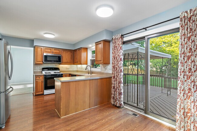 Building Photo - 1648 Eddy Ln