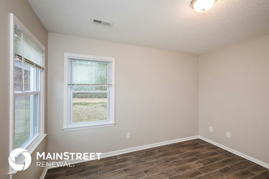 Building Photo - 2927 Faircroft Way