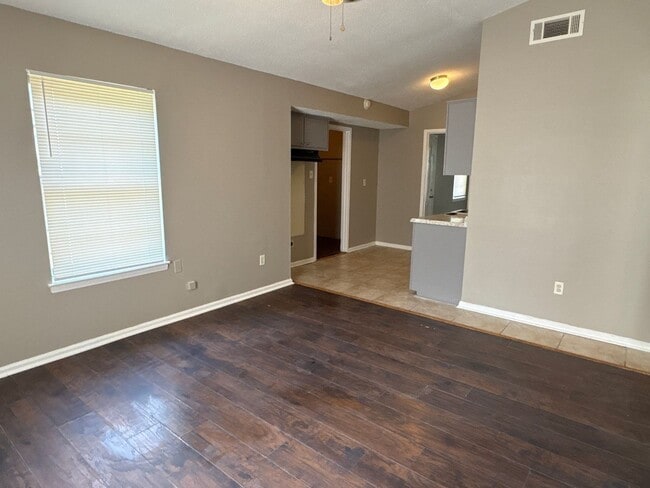 Building Photo - Newly Listed Home in Oakhaven