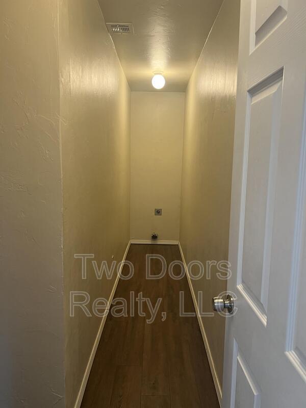 Building Photo - 405 Armstrong St