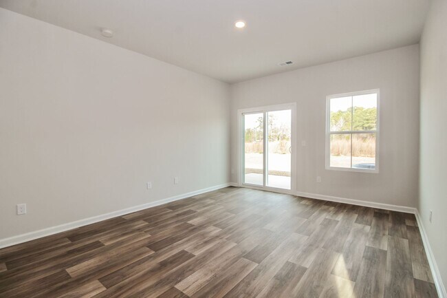 Building Photo - $500 Off 1st Month's Rent - 4 Bdrm/3 Bath, Brand New Townhome in Ocean Isle
