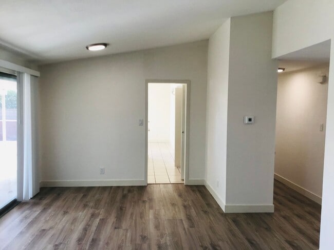 Building Photo - Remodeled Single-Level 3 Bedroom, 2 Bath w...