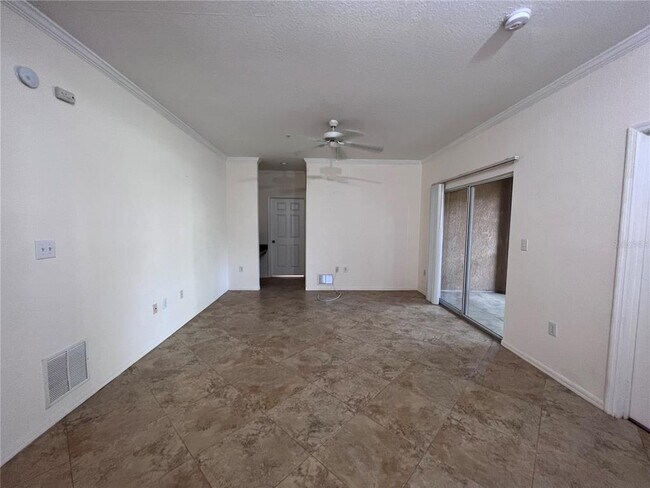Building Photo - 10105 Courtney Oaks Cir