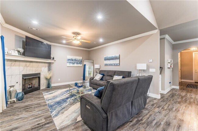 Building Photo - 1805 Woodhause Cir