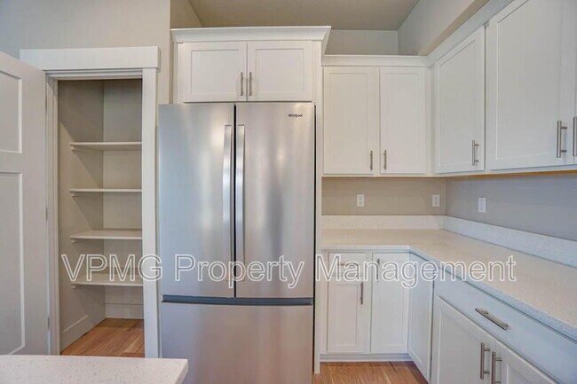Building Photo - 2347 E Otter Lp