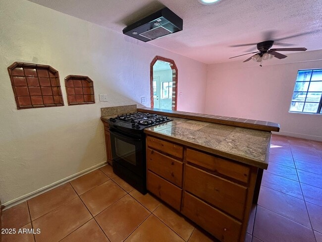 Building Photo - 1957 N Douglas Ave