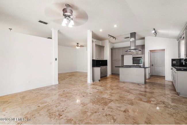 Building Photo - 2471 Coachman Lakes Dr