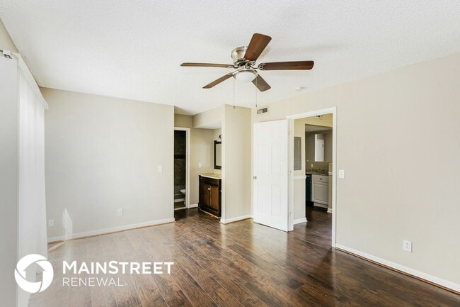 Building Photo - 105 Nelson Ct W