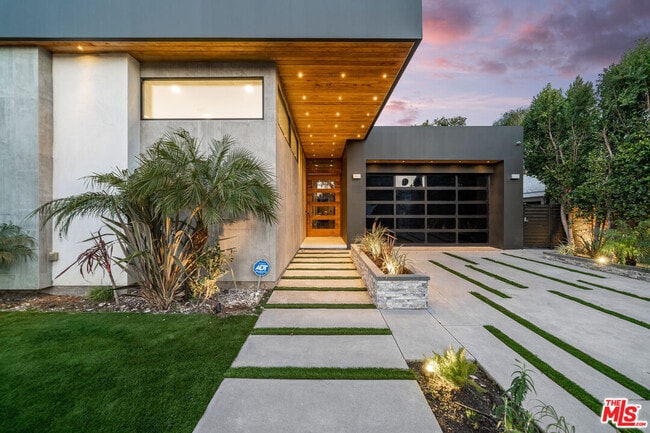 Building Photo - 4458 Mammoth Ave