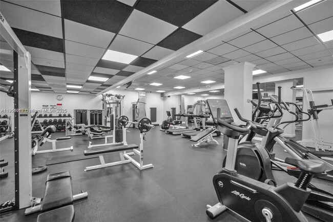 Building Photo - 555 NE 15th St