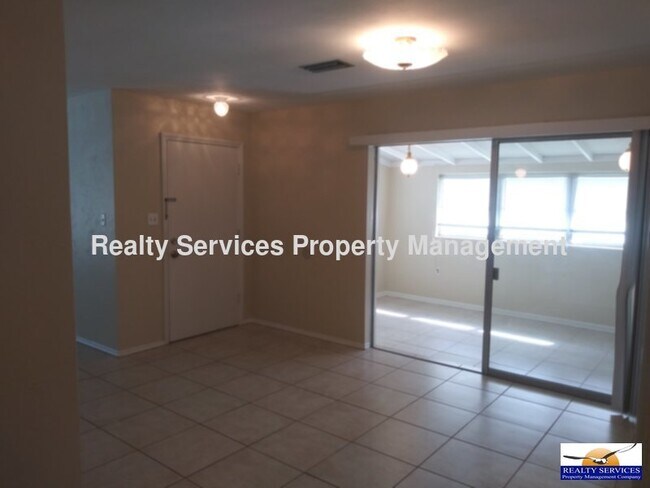 Building Photo - DESIRABLE MCGREGOR AREA!!!