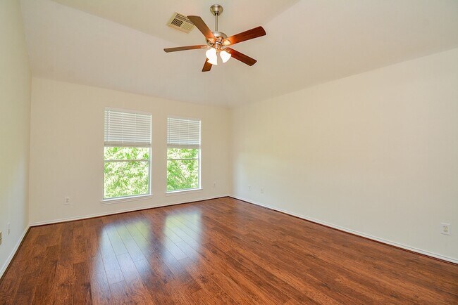 Building Photo - 3815 Summerfield Dr
