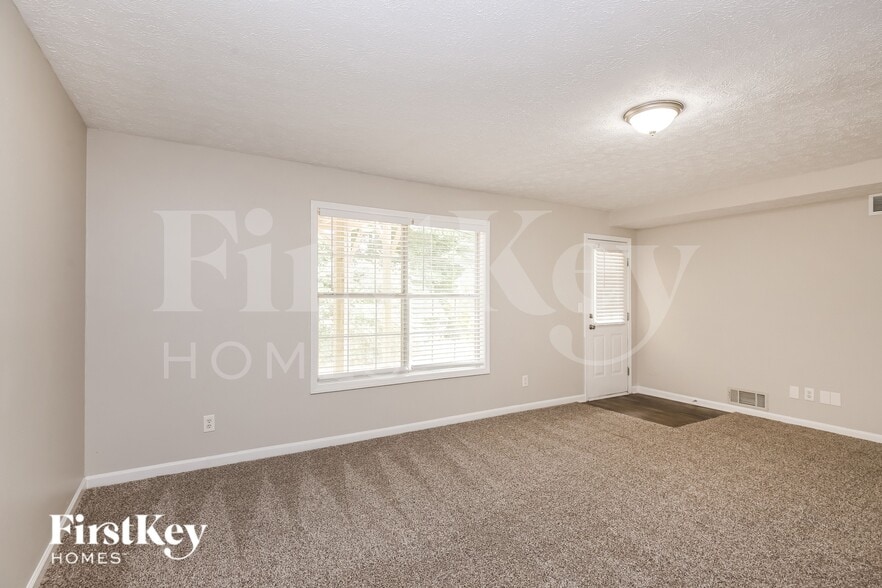 Building Photo - 1480 Royale Castle Dr