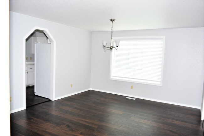 Building Photo - 5706 Crystal Ct SE