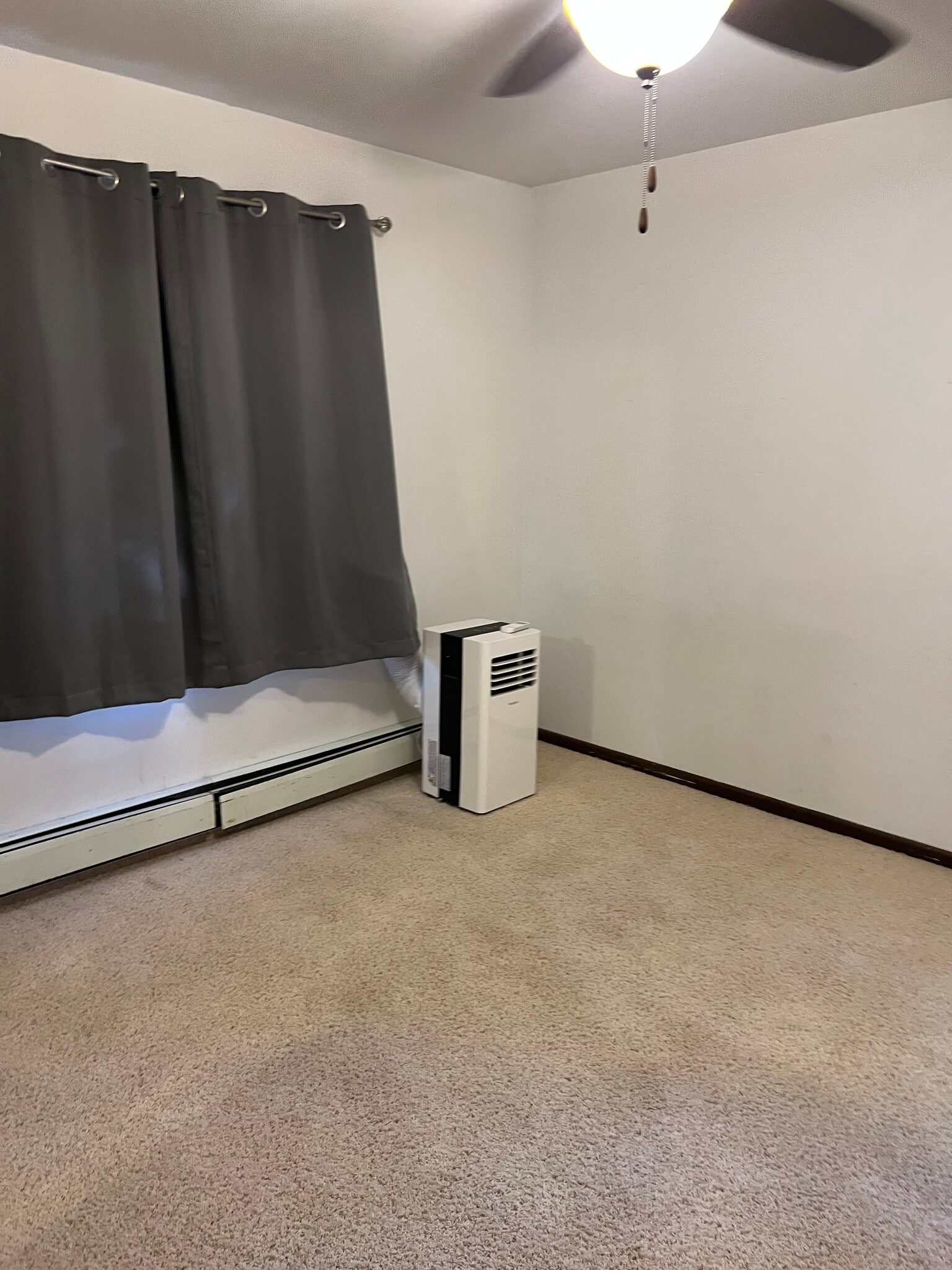 Small bedroom - 808 6th Ave