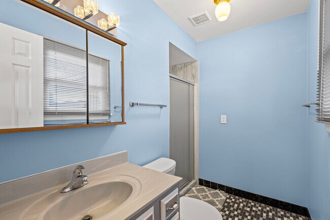 Building Photo - 963 Garden Ln