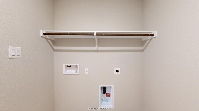 Building Photo - 2148 Chief St